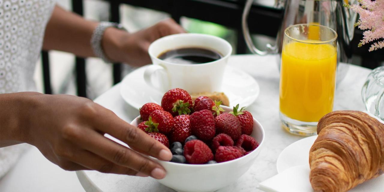 فندق ديبلومات ستوكهولم المظهر الخارجي الصورة A breakfast with fruit