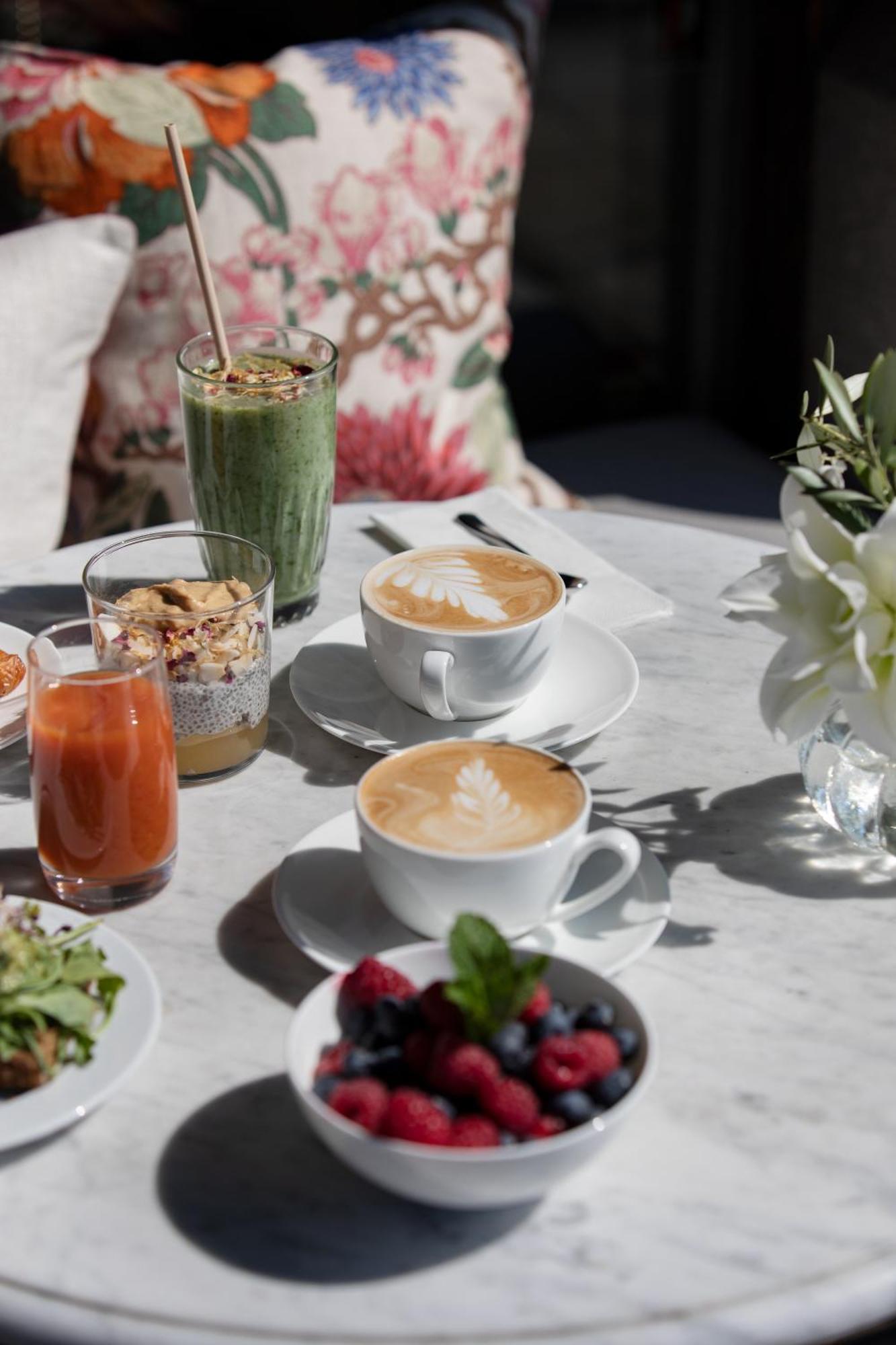 فندق ديبلومات ستوكهولم المظهر الخارجي الصورة A selection of drinks at the restaurant