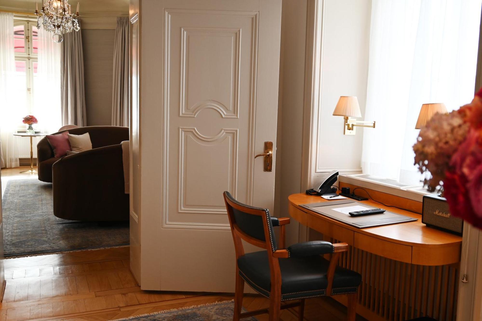 فندق ديبلومات ستوكهولم المظهر الخارجي الصورة A door in a hotel room